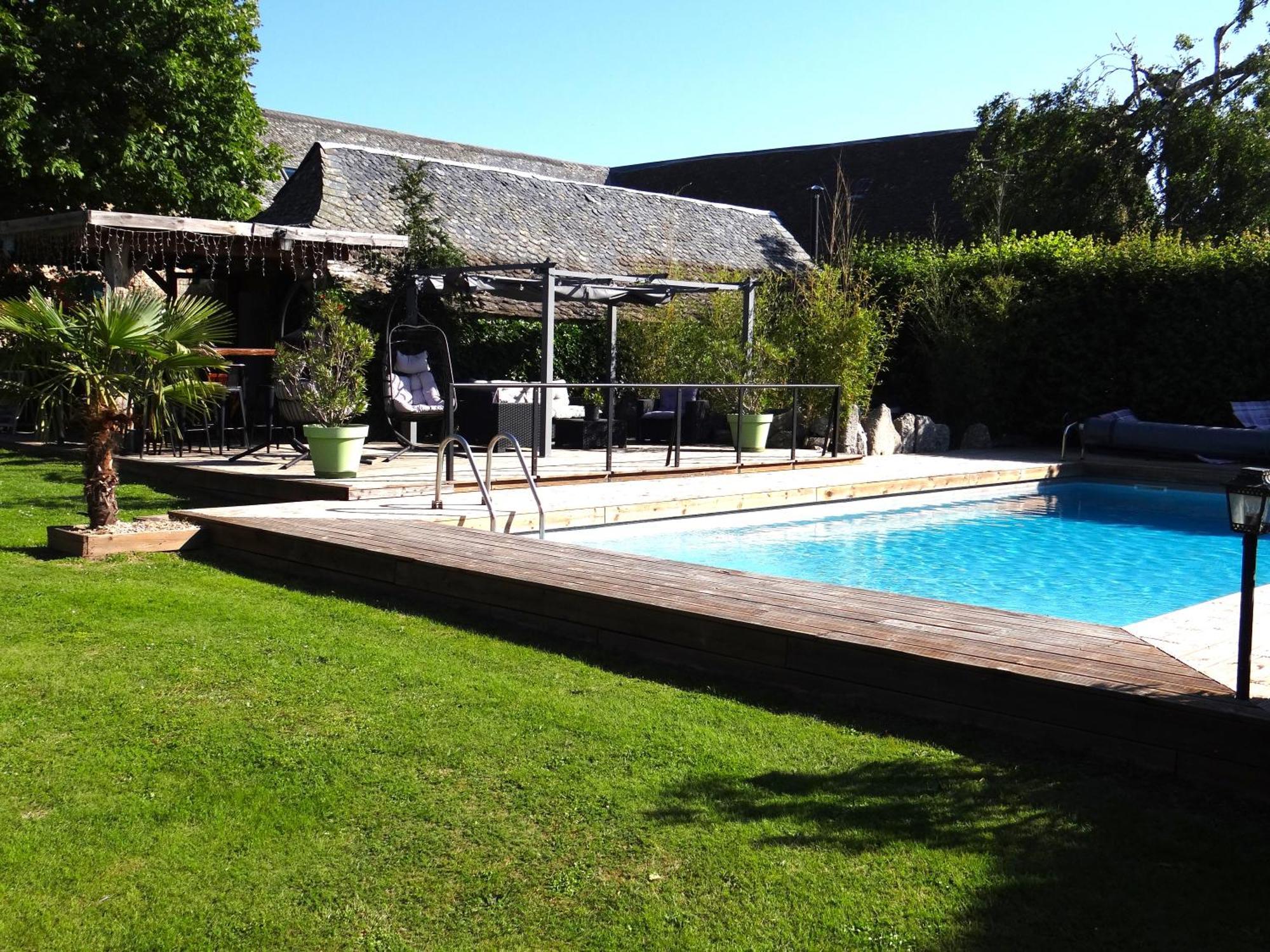 La Maison De Gilbert Jacuzzi Piscine Chauffee Selon Saison Chaudes-Aigues Exterior photo