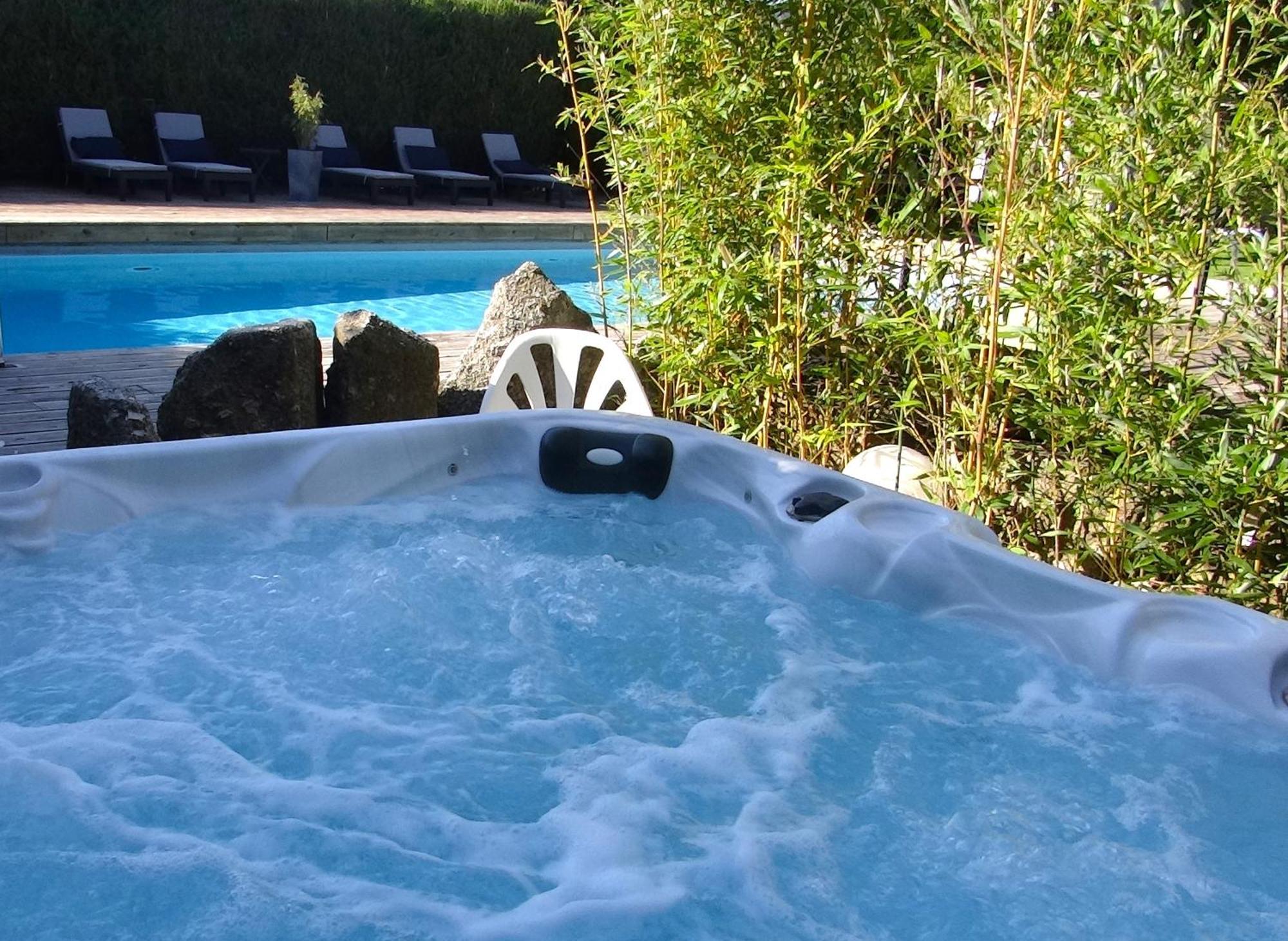 La Maison De Gilbert Jacuzzi Piscine Chauffee Selon Saison Chaudes-Aigues Exterior photo